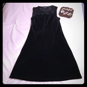 🌸 My Michelle Velour Dress Medium